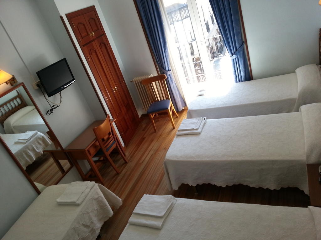 Hostal Guerra Madrid Chambre photo